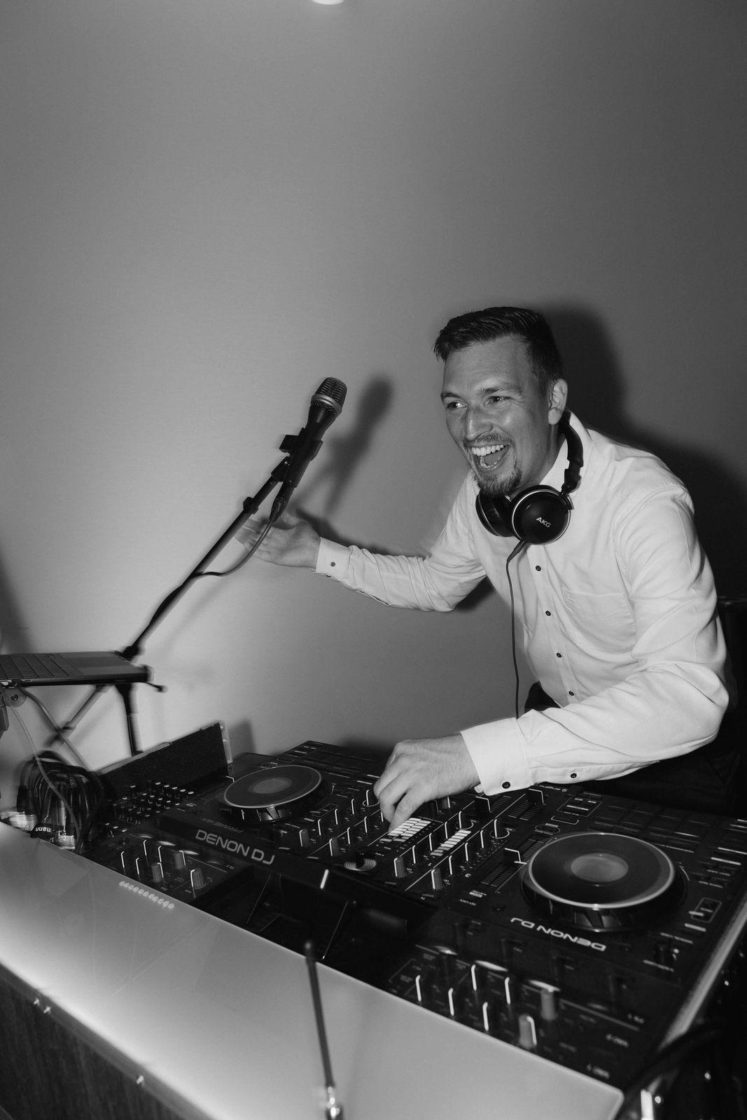 DJ Marcel legt Musik auf für Feiern in Bremen und Oldenburg